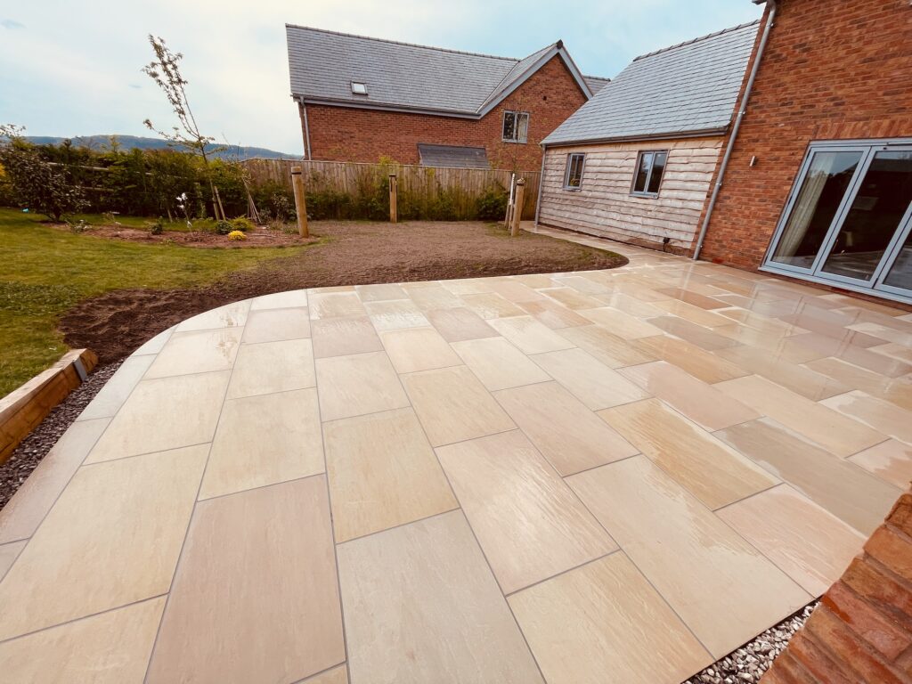 Porcelain patio transformation with large format paving and curved edge detail